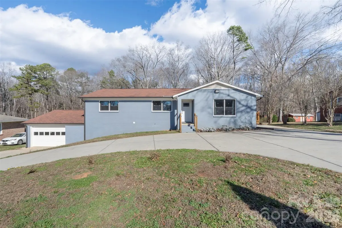 142 Shadowbrook Road, Mount Holly, NC 28120 - Image #1