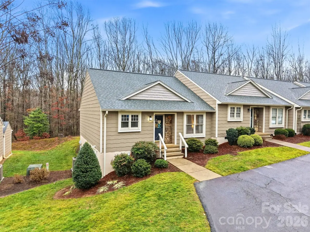 423 19th Avenue Court Ne, Hickory, NC 28601 - Image #1