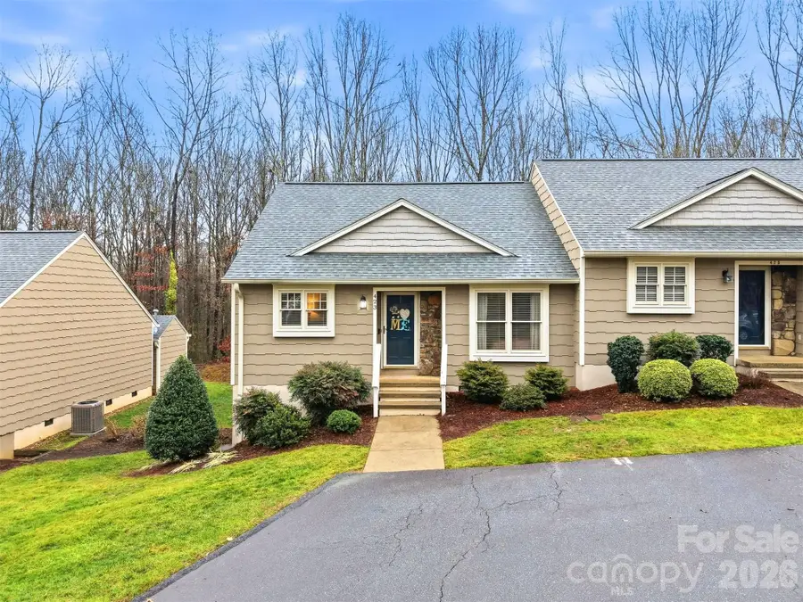 423 19th Avenue Court Ne, Hickory, NC 28601 - Image #2