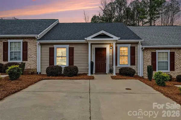 2073 Pin Oak Place, Cramerton, NC 28032
