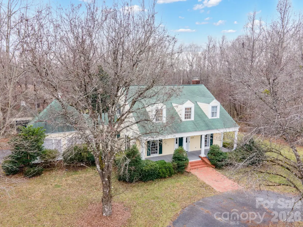 1223 Creekside Drive, Conover, NC 28613 - Image #1