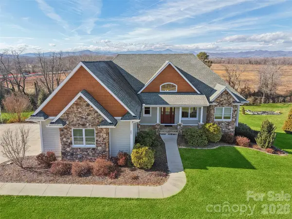 383 Ridgeview Hill Drive, Hendersonville, NC 28791