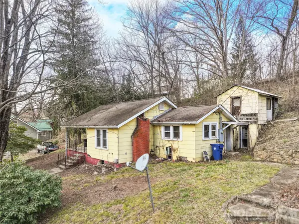 75 Travis Street, Clyde, NC 28721