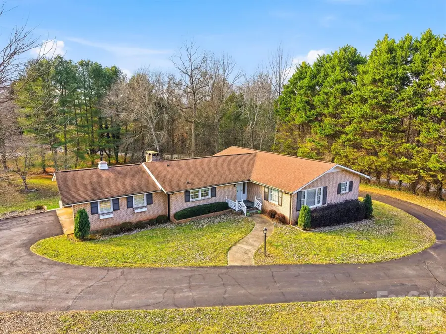 406 Wedgewood Place Sw, Lenoir, NC 28645 - Image #2