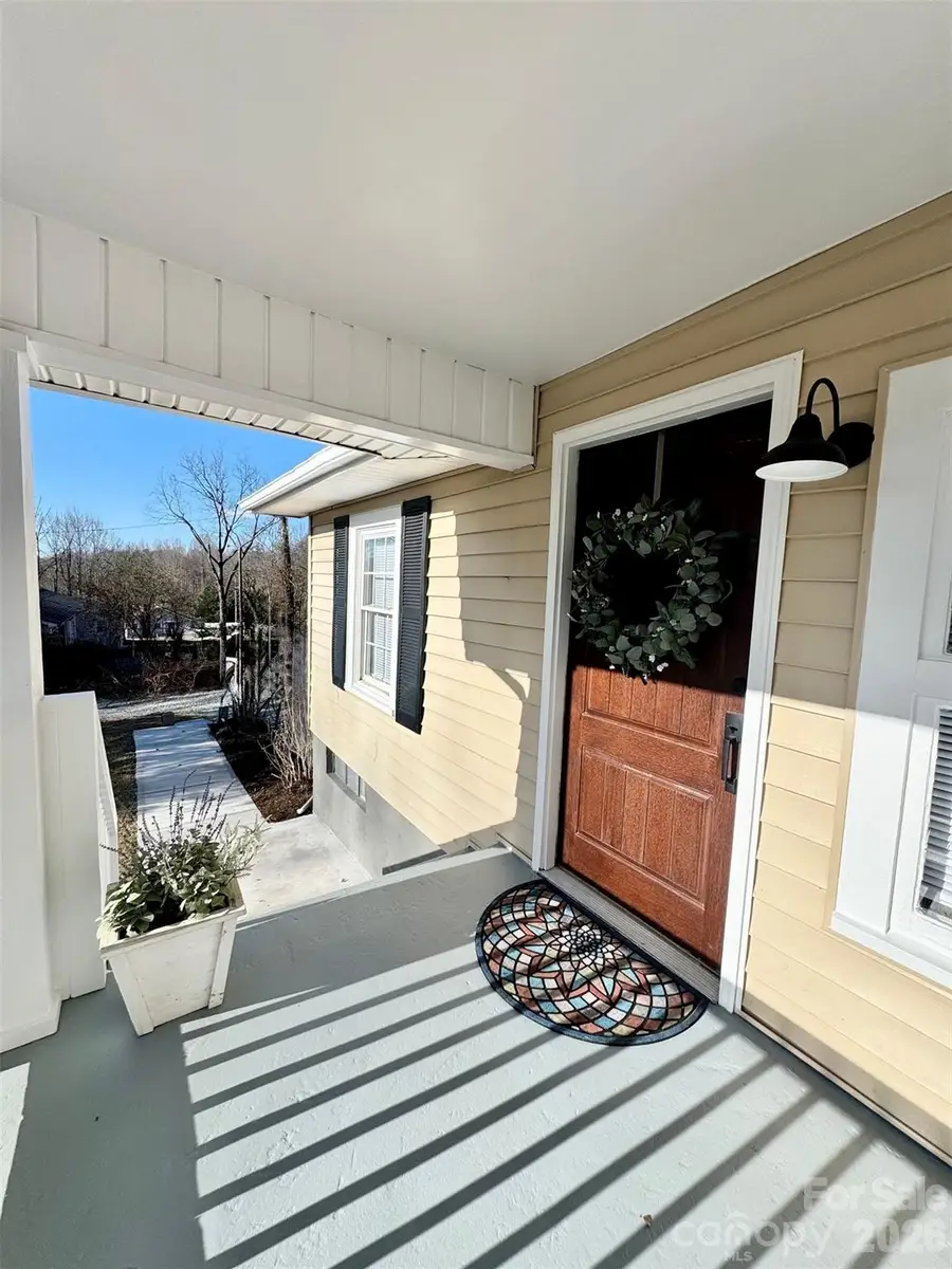 1240 Piedmont Drive Nw, Lenoir, NC 28645 - Image #2