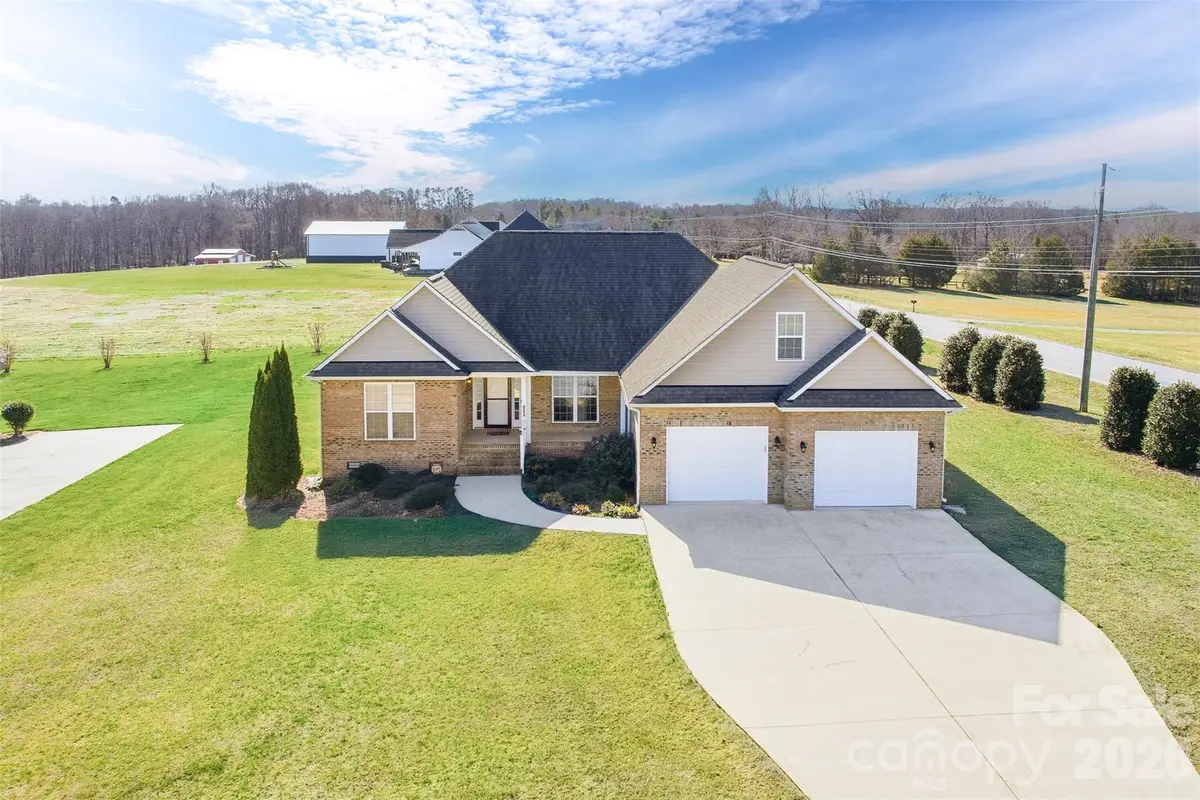 884 Clear Creek Circle, Lincolnton, NC 28092 - Image #1