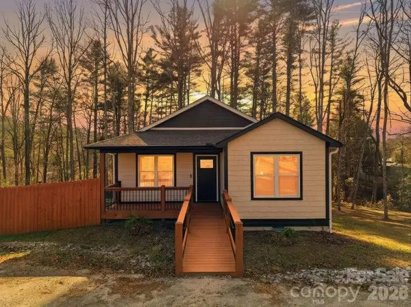 224 Walt Drive, Hendersonville, NC 28792