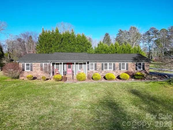 308 London Road, Hendersonville, NC 28739