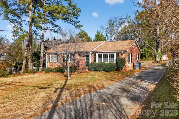 212 N Pine Lake Drive, Spartanburg, SC 29301
