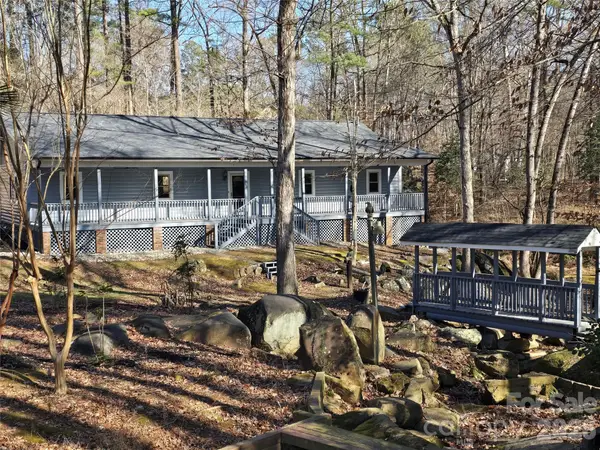 6802 Lowesville Lane, Stanley, NC 28164