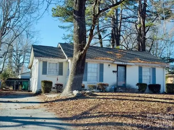 735 Pondella Drive, Charlotte, NC 28213