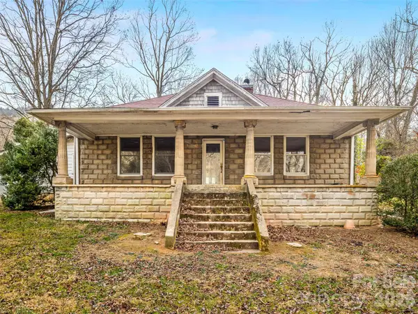 385 Chunns Cove Road, Asheville, NC 28805