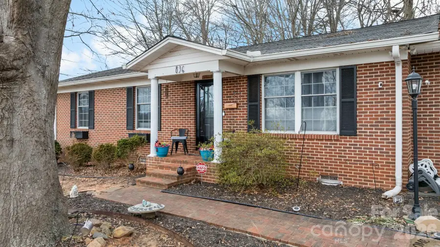 836 7th Avenue Sw, Hickory, NC 28602 - Image #2