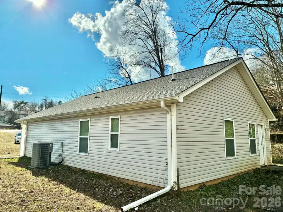 1096 12th Avenue Nw, Hickory, NC 28601 - Image #3