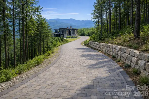 506 Southcliff Parkway, Fairview, NC 28730