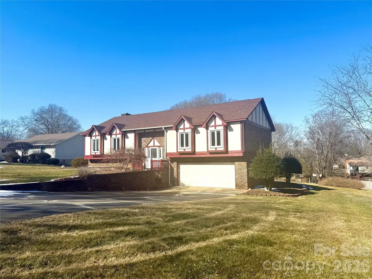 1015 36th Avenue Court Ne, Hickory, NC 28601 - #1