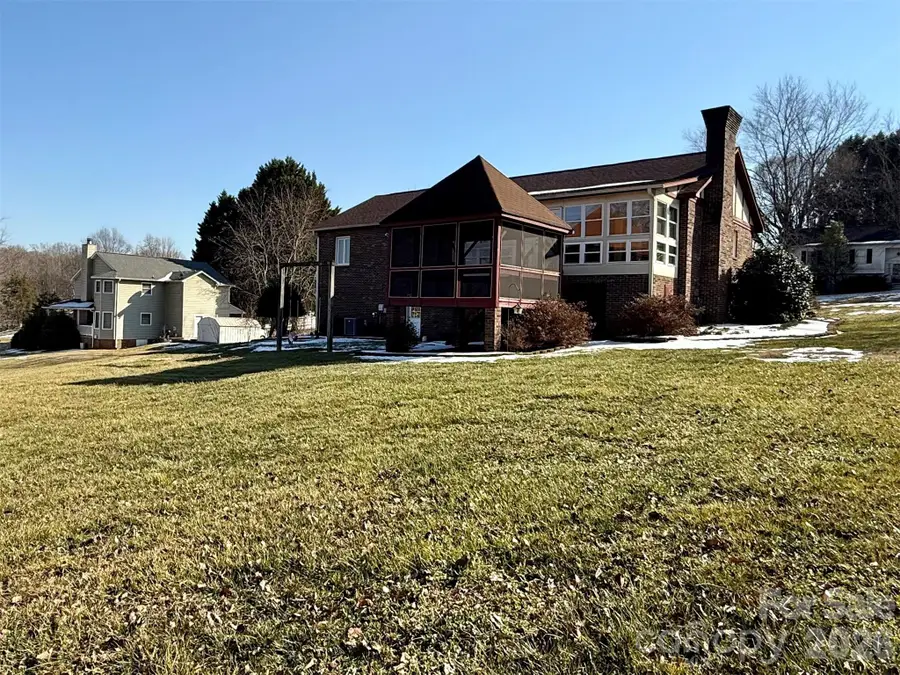 1015 36th Avenue Court Ne, Hickory, NC 28601 - #3