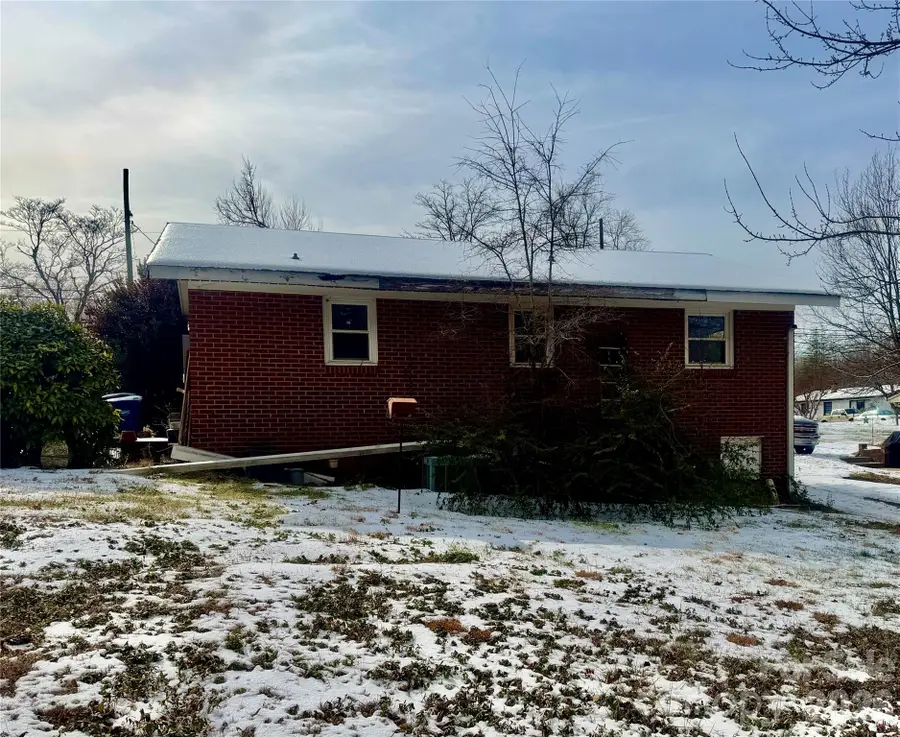 130 31st Avenue Nw, Hickory, NC 28601 - Image #2