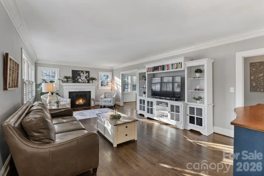 26 6th Avenue Nw, Hickory, NC 28601 - #3