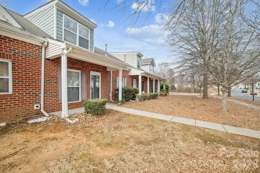 2731 Meadow Knoll Drive, Charlotte, NC 28269 - Image #2
