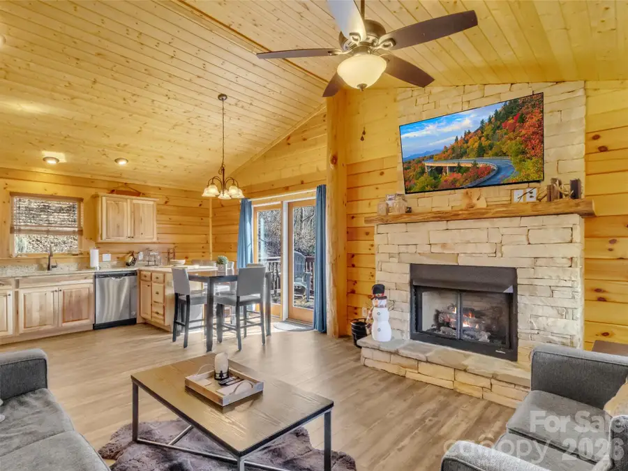 24 Hawthorn Road, Waynesville, NC 28785 - Image #3