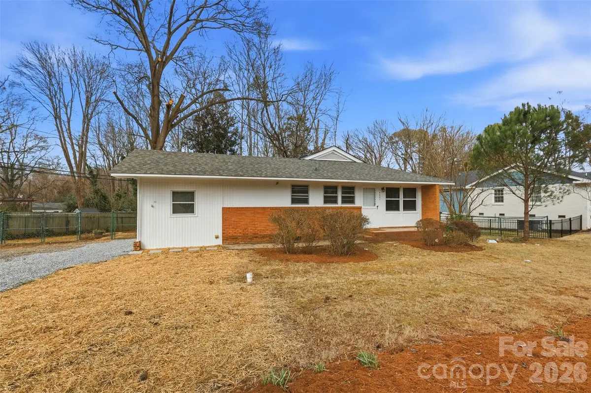 4401 Somerdale Lane, Charlotte, NC 28205 - Image #1
