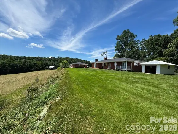 598 Miles View Road, Mills River, NC 28759