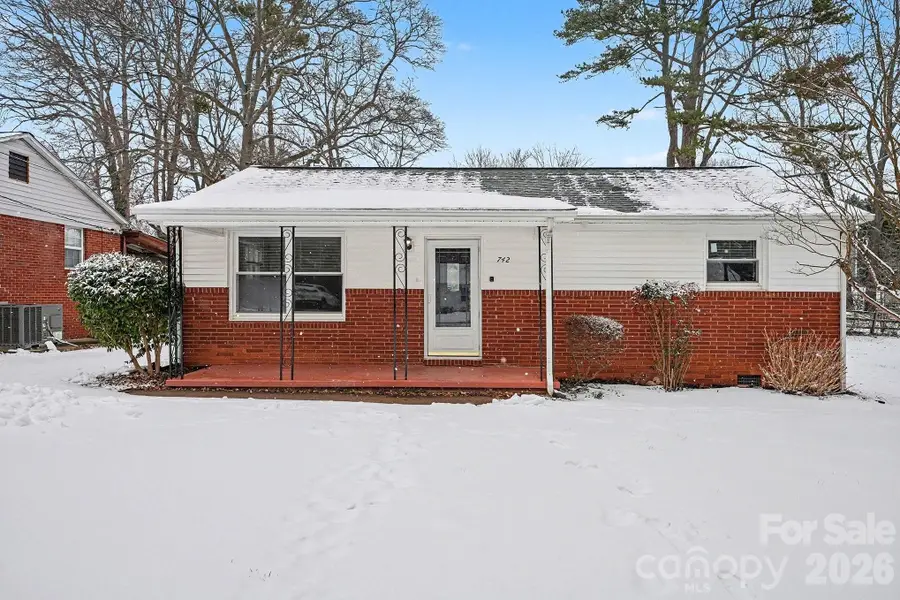 742 N Mulberry Street, Statesville, NC 28677 - #2