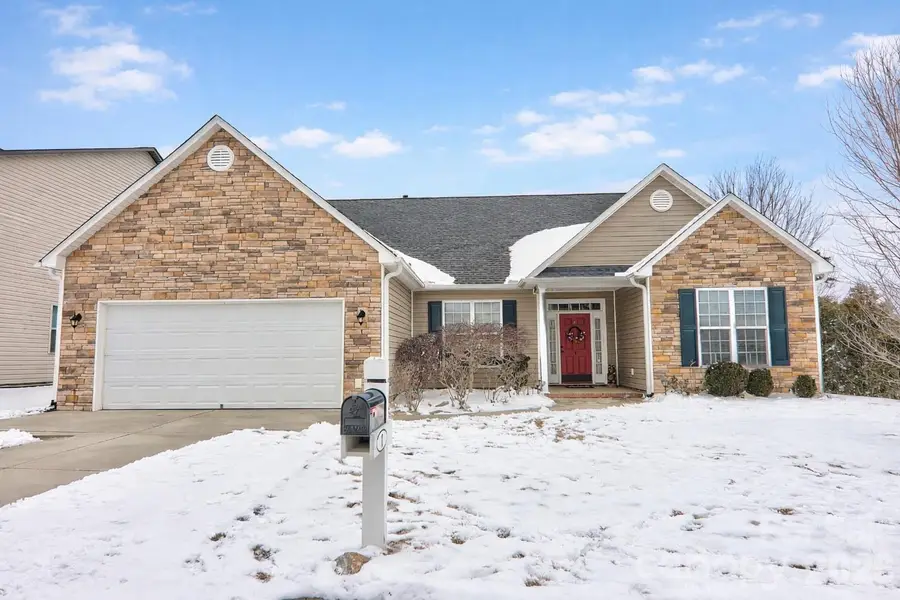 1 Breyerton Court, Asheville, NC 28804 - Image #2