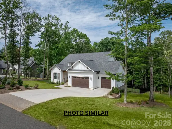 227 Northview Drive, Hendersonville, NC 28791