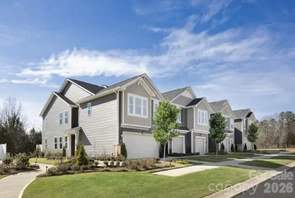 9242 Pagoda Oak Drive, Charlotte, NC 28269