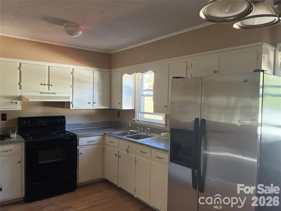 1504 Hunsinger Avenue, Gastonia, NC 28052 - Image #2