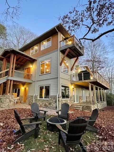 425 Flat Top Mountain Road, Fairview, NC 28730