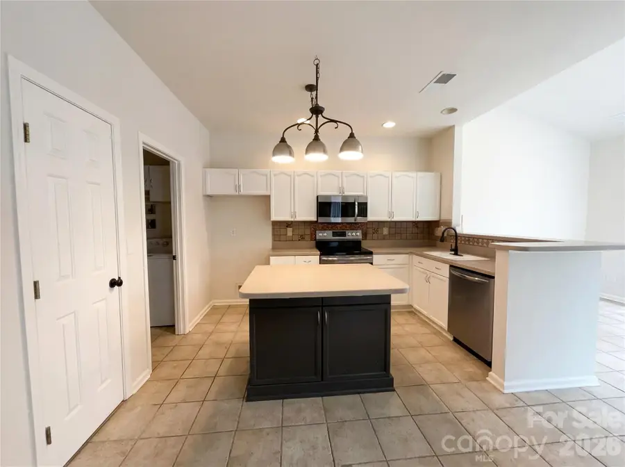 7892 Mariners Pointe Circle, Denver, NC 28037 - Image #2