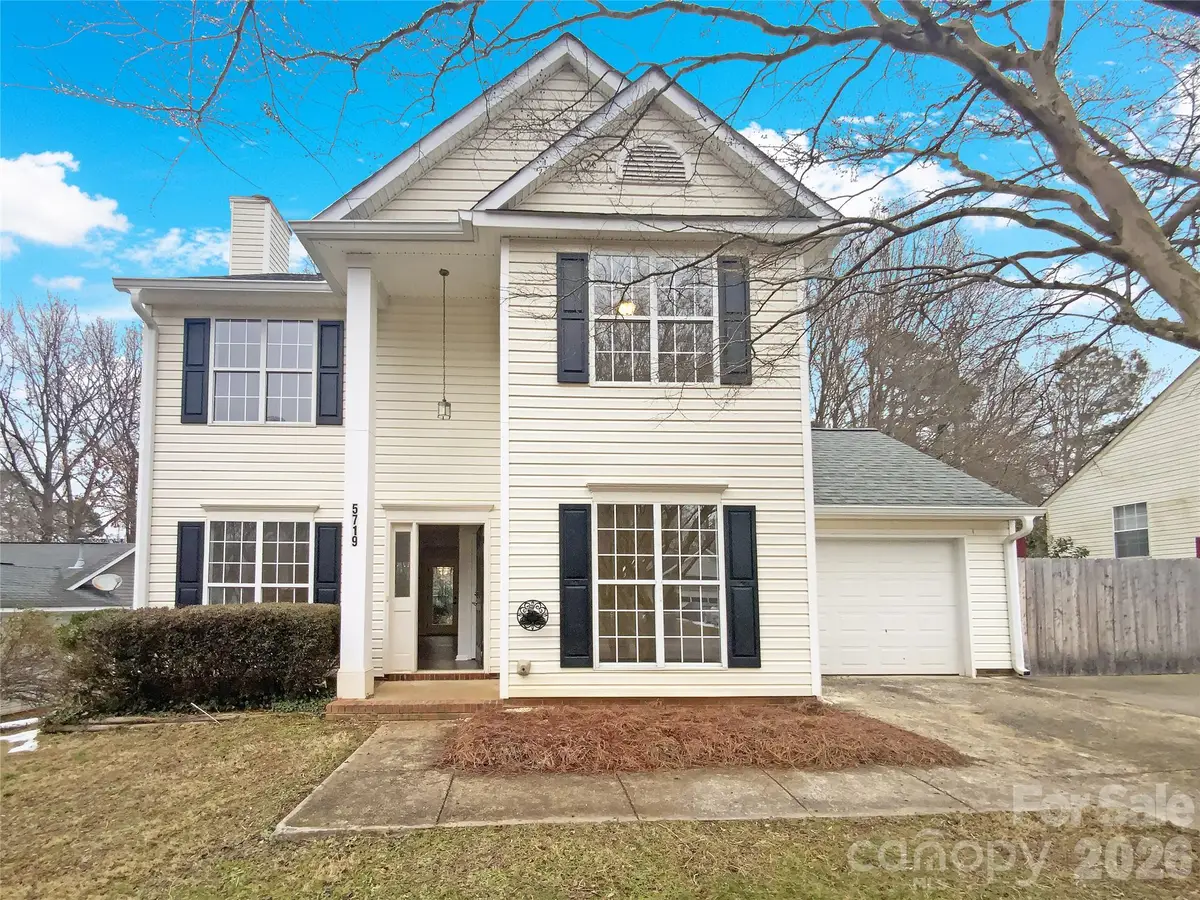 5719 Rocbridge Lane, Charlotte, NC 28208 - Image #1