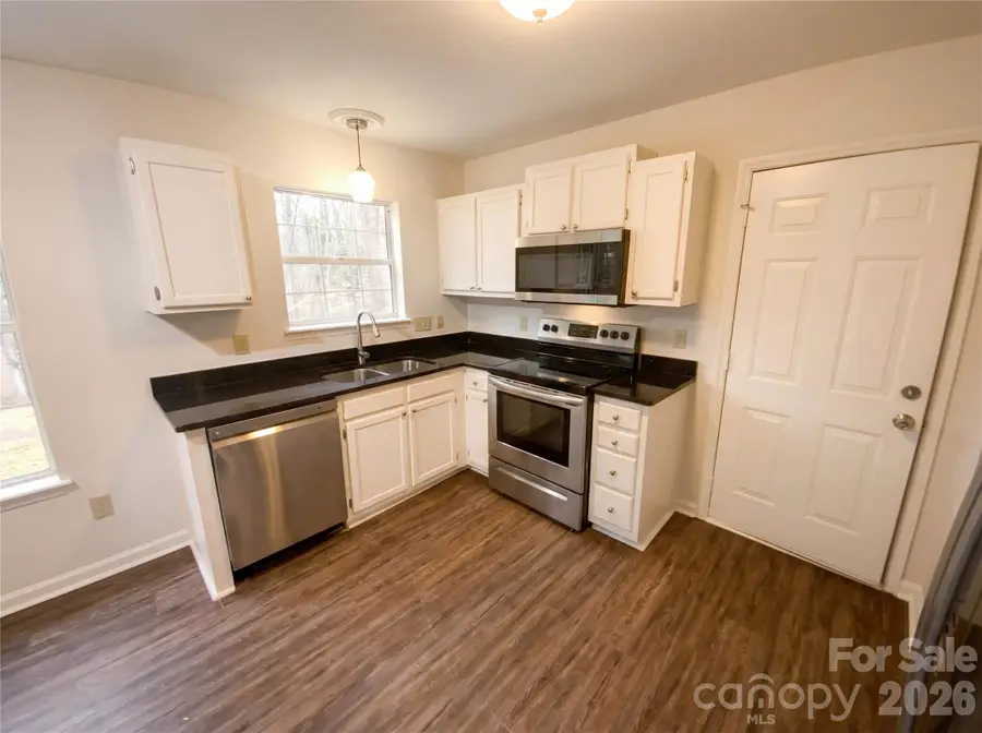 5719 Rocbridge Lane, Charlotte, NC 28208 - Image #2