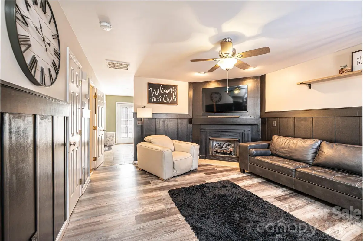 2222 15th Avenue Ne, Hickory, NC 28601 - #1