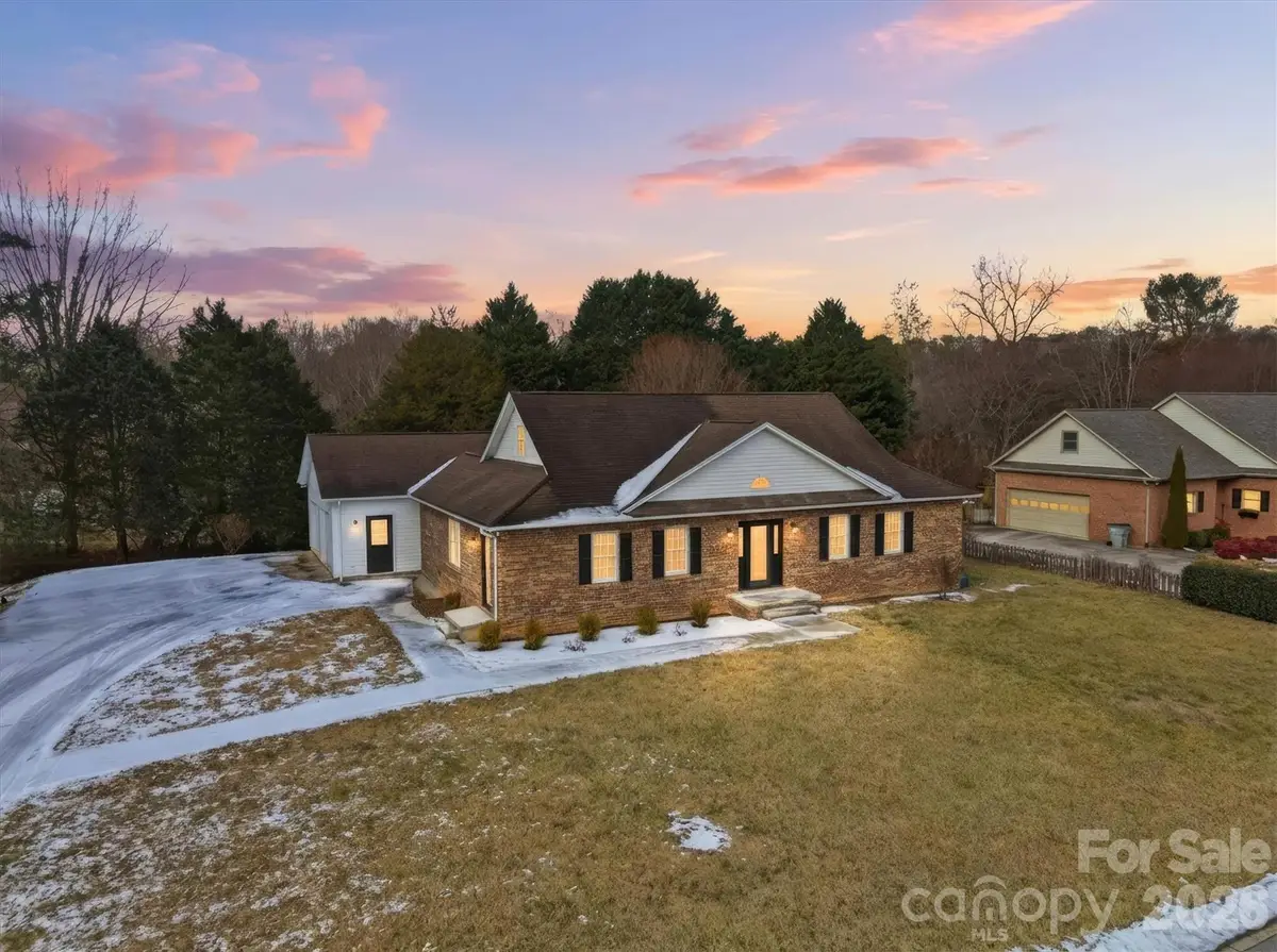 915 Barrington Drive Ne, Lenoir, NC 28645 - #1