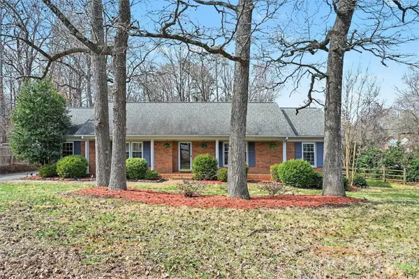 100 Dovershire Road, Charlotte, NC 28270