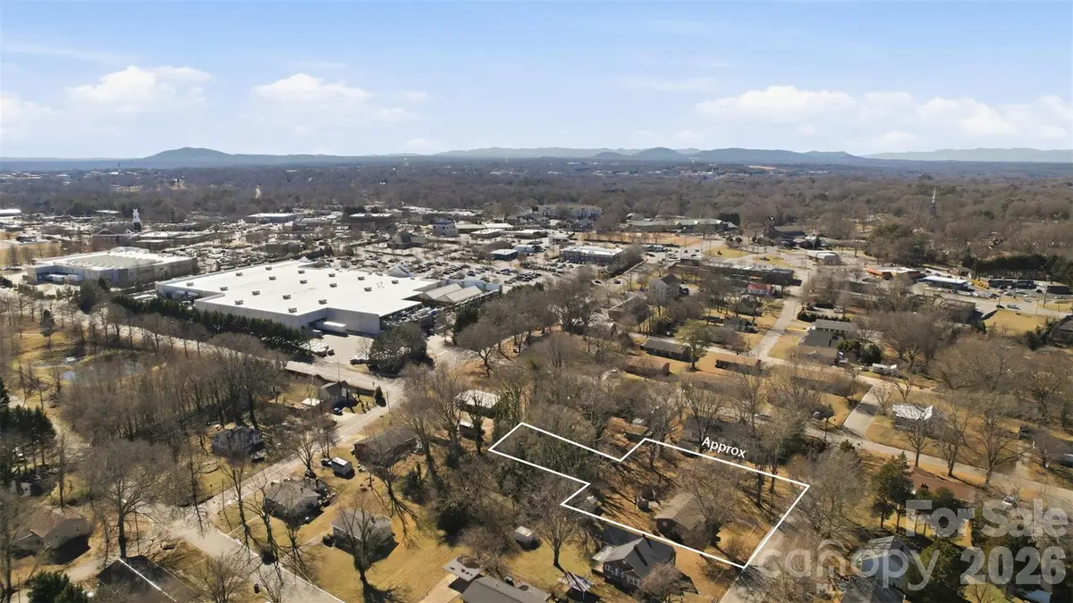 324 17th Avenue Ne, Hickory, NC 28601 - #1