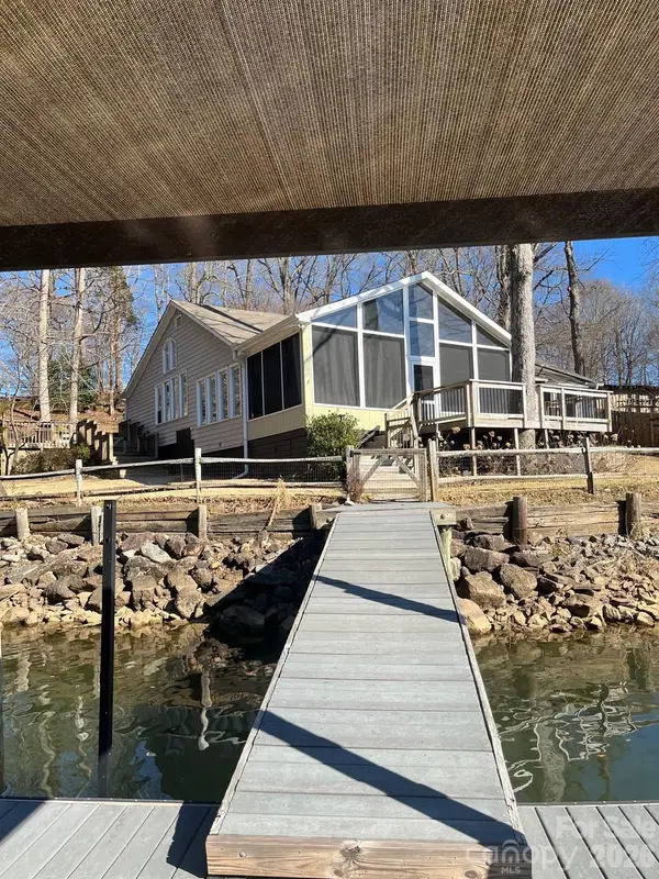 208 Island View Road, Mount Holly, NC 28120