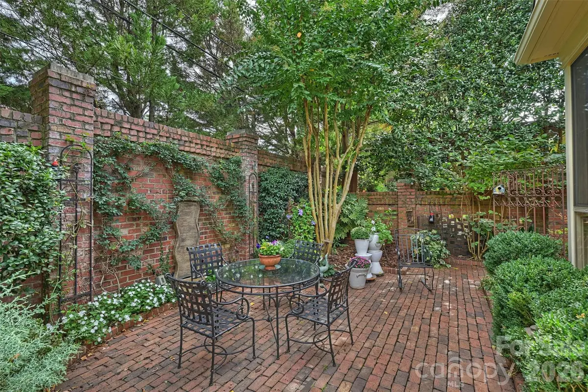 1127 S Kings Drive, Charlotte, NC 28207 - #1