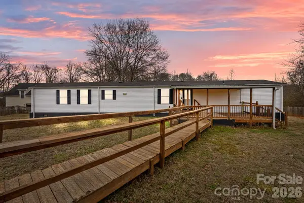 101 Twisted Oak Lane, Gastonia, NC 28052