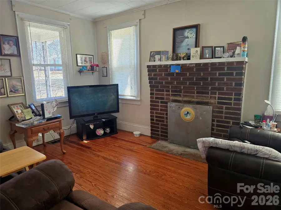 75 40th Street Nw, Hickory, NC 28601 - #3