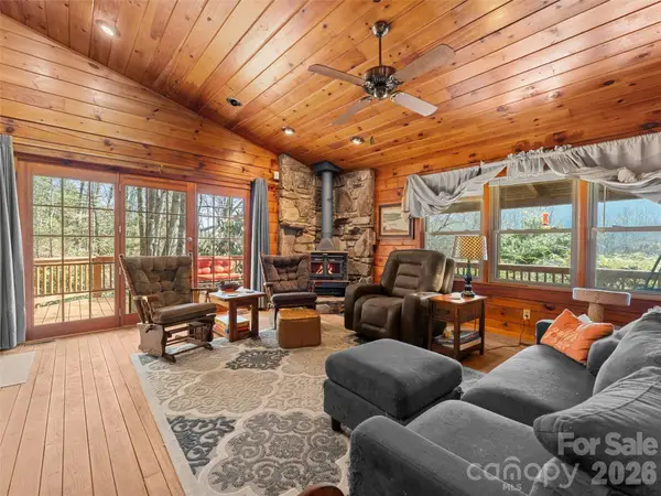 250 Creekside Drive, Maggie Valley, NC 28751