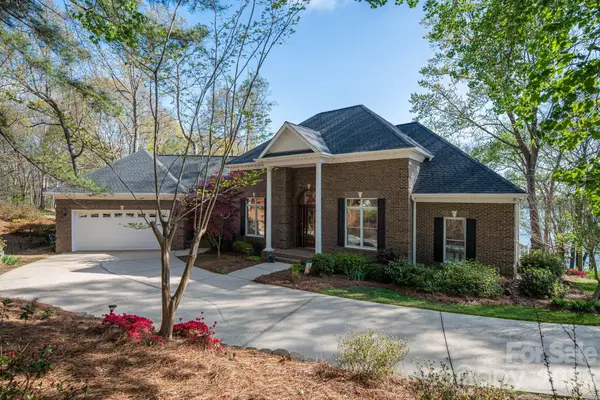 103 Shelter Cove Lane, Mooresville, NC 28117
