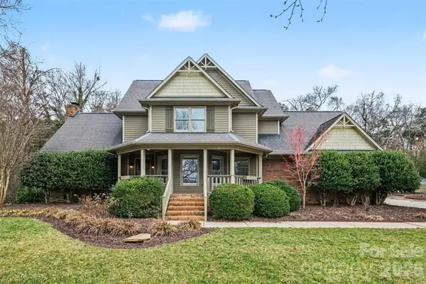 818 Mcgregor Drive Ne, Concord, NC 28025