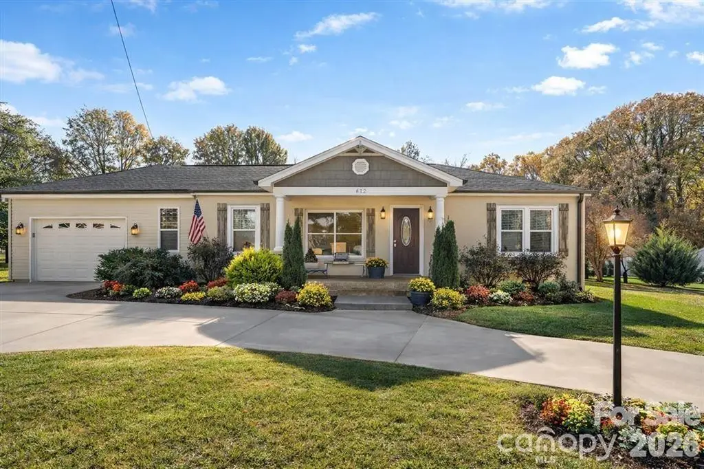 492 14th Avenue Avenue Ne, Hickory, NC 28601 - #1