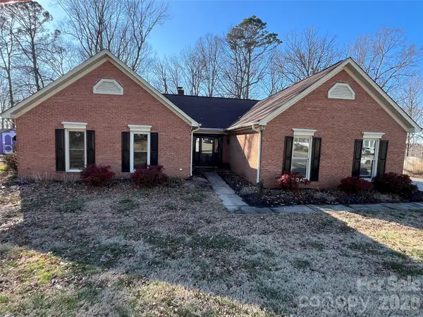 1300 Long Paw Lane, Charlotte, NC 28214