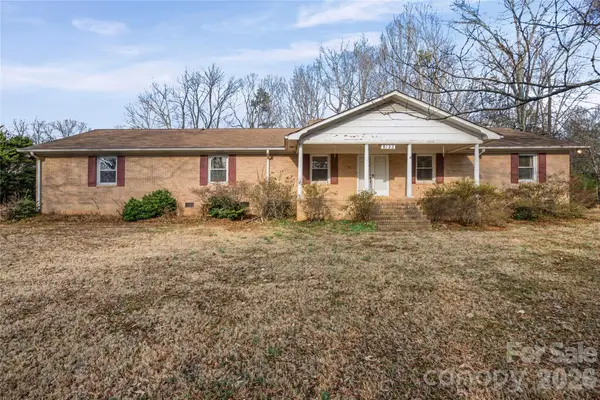 8122 Knollwood Circle, Charlotte, NC 28213